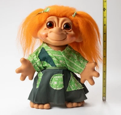 Vintage 1964 Dam Iggy Normous con ropa original y pelo naranja brillante Foto 1 de 4