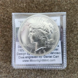 DAN CARR 1945 PEACE DOLLAR GEPRÄGT ÜBER ECHTEN PEACE DOLLAR BANKFRISCH - Bild 1 von 3