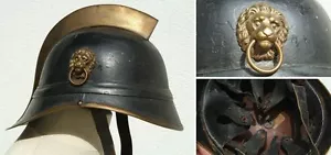 Alter Feuerwehrhelm; Bayern, 19. Jahrhundert; Lederhelm; Messingkamm, Löwenkopf - Bild 1 von 1