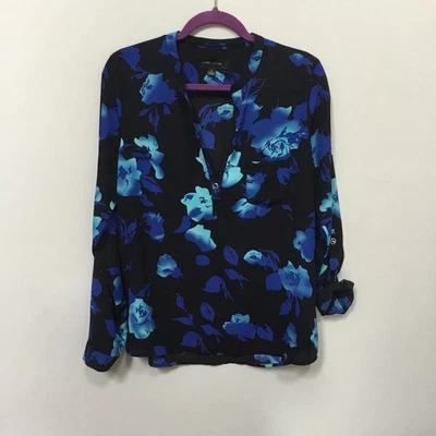 Larry Lavine Talla Mediana Mangas Largas o 3/4” Negro Con Rosas Azules Foto 1 de 3