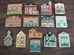 Vintage Konvolut 14 The Cats Meow Village Serie Holzregal Sitzer - Bild 1 von 13