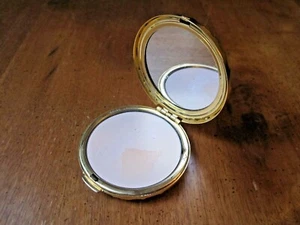 Estee Laude Mirrored Pressed Powder Compact Chain Link Gold Tone design - Picture 1 of 4