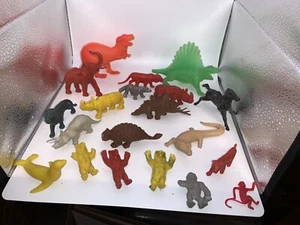 GRUPO DE COLECCIÓN DE DINOSAURIOS DE MOLDE INYECTADO Y VARIOS ANIMALES DE JUEGO (20) - Imagen 1 de 10