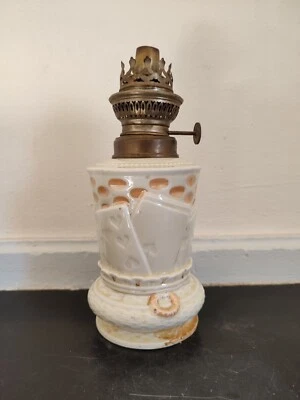 LAMPE A HUILE EN FAIENCE ANCIENNE DECOR DE CARTES A JOUER - Photo 1/4