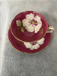 Vintage Porzellan Teetasse und Untertasse Set mit Hibiskusblüten - Bild 1 von 11