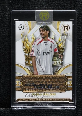 2024-25 Reverencia Competiciones de Clubes UEFA Leyenda Coronada/99 Paolo Maldini Automático Foto 1 de 2