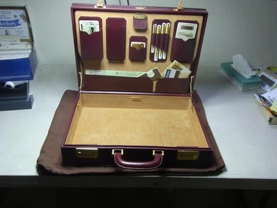 BOTTEGA VENETA VINTAGE AÑOS 80 BURDEOS BOLSILLO MALETÍN CON ETIQUETAS Y BOLSA ANTIPOLVO Foto 1 de 4