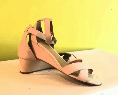 Merona Womens Shoes Sz 8.5 Cream IIvory Suede Low 3 in Wedge Abkle Strap - Image 1 of 4