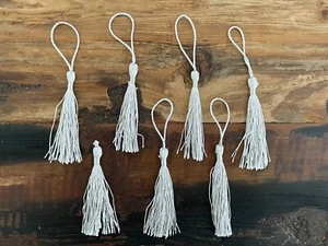 7 Quasten - DIY - NEU - silbergrau - Schmuckherstellung & Verzierung - Nylon!! - Bild 1 von 6