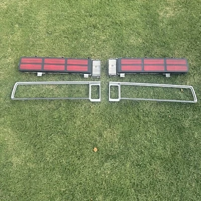 Комплект из пары задних фонарей 1986-90 Chevrolet Caprice GM - Изображение 1 из 4