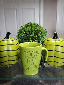 Rae Dunn ~ 100% That Witch Toxic Green Tasse💚🧹 Halloween 2024 ~ Neu - Bild 1 von 4