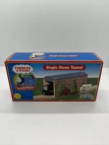 Motor tanque de tren ferroviario de madera Thomas & Friends - túnel de piedra única *NUEVO* - Imagen 1 de 5