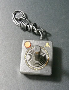 ONE OEM Originale Atari 2600 Joystick Controller P2 SOLO A1 - Foto 1 di 2