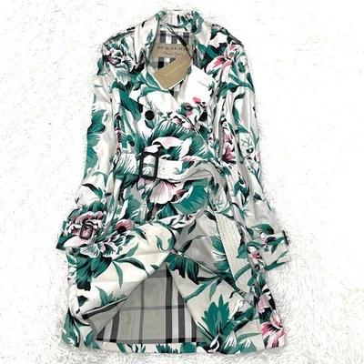 Gabardina botánica BURBERRY abrigo corto floral cuadros blanco verde Foto 1 de 4