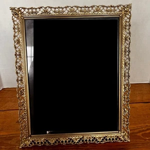 Cornice portafoto vintage metallo dorato ornato filigrana Hollywood Regency 8 x 10 - Foto 1 di 8