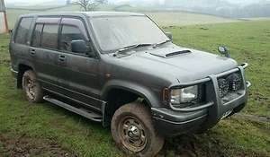 isuzu trooper 3.1 bighorn breaking wheel nut - Picture 1 of 1