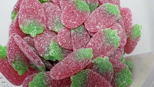 4 KG Trolli saure Erdbeeren (HALAL) 8 Beutel a 500g 100g entsp. 71 CENT - Bild 1 von 4