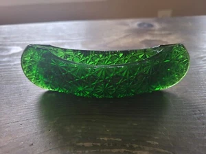 Vtg Fenton Emerald Green Glass Daisy & Button Design 5” Canoe Trinket Dish READ - Picture 1 of 11
