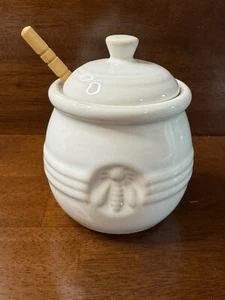 Farmhouse Embossed Stoneware Honey Pot with Wood Honey Dipper White With Lid New - Picture 1 of 6