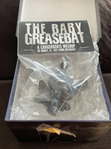 BABY GREASEBAT OG NEGRO CHAUSKOSKIS JEFF LAMM RESINA DISEÑADOR JUGUETE ARTE DUNNY - Imagen 1 de 9