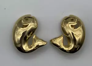 Pendientes de clip Trifari firmados tono dorado pez dorado vintage - Imagen 1 de 11
