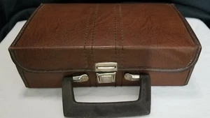 Custodia rigida vintage per 12 nastri audiocassette retrò anni 70 manico marrone clip - Foto 1 di 10