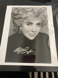 Elizabeth Taylor autographed Photo B&W 8 x 10 Autograph Hand Signed Hollywood - Picture 1 of 2