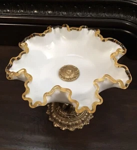 Vintage Fenton Wappenrand gekräuselt Glasschale Schale Messing Cherub Sockel - Bild 1 von 6
