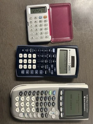 Lote de calculadoras Texas Instruments - TI 84 Plus edición plateada gráfica - TI 30XS Foto 1 de 4
