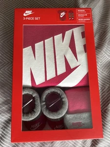 Nike 3 Piece Newborn Baby Set (vest, hat & sock shoes) - Picture 1 of 15