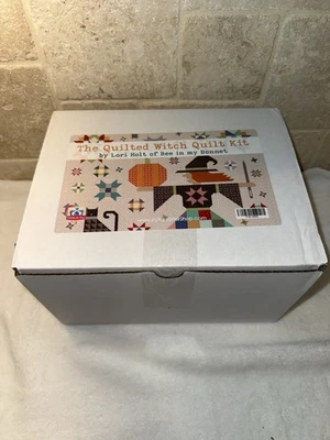 Kit Trapunta The Quilted Witch BOM LORI HOLT MODA Fat Quarter Shop Halloween Autunno - Immagine 1 di 3