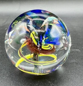 FRED WILKERSON 3" BRIEFBESCHWERER MEHRFARBIG SWIRL FLOWER - Bild 1 von 12