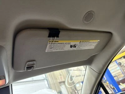 Parasol derecho usado se adapta a: Buick Encore 2016 con iluminación grado A derecho Foto 1 de 4