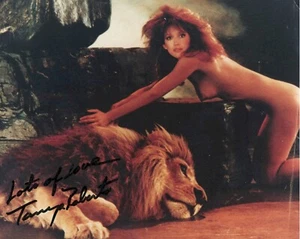 Tanya Roberts. D. 2021. Sheena & The Beastmaster. Signed 10x8 color sexy photo - Picture 1 of 3
