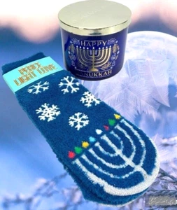 Bath & Body Works HAPPY HANUKKAH Lrg 3 wk Candle & PEACE LIGHT LOVE lounge socks - Picture 1 of 8