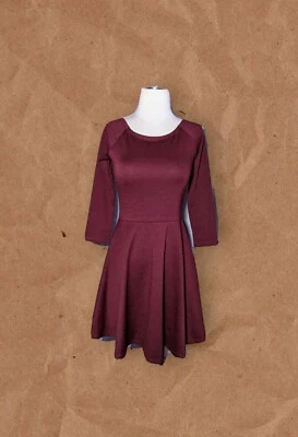 NUEVO CON ETIQUETAS FREEBIRD Vestido Patinador AJUSTADO ACAMPANADO Talla Pequeña VINO BORGOÑA Manga 3/4  Foto 1 de 4