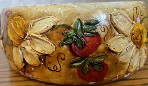 Handgefertigte bemalte Natur Studio Kunst Keramik Schale mit 3D Sonnenblumen & Erdbeeren - Bild 1 von 9