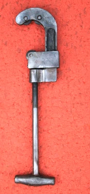 Vintage Pipe Cutter - Engraved 'HQ'  1"-3" Capacity - Pipe 3 Wheel / Tube Cutter - Image 1 of 4