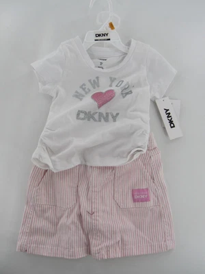 Niñas 3T DKNY 2 Piezas Corazón Blanco Falda con Camisa Manga Corta, Plata Rosa Nueva Foto 1 de 4