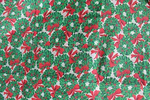 DELANTAL DE NAVIDAD COSIDO A MANO CORONA Y ACEBO DE COLECCIÓN Talla Grande con Bolsillos Ajustables - Imagen 1 de 7