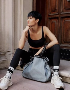NUOVA BORSA A TRACOLLA VICTORIA'S SECRET Grande Sportiva Cinch Blu Grigio Palestra Palestra Da Viaggio - Foto 1 di 8