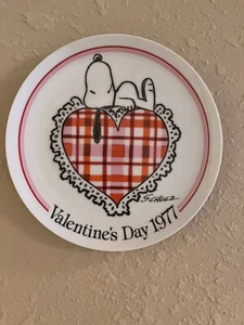 CHARLES SCHULZ SNOOPY PEANUTS VALENTINSTAGSPLATTE 1977 ERSTE AUSGABE 7 5/8" - Bild 1 von 3