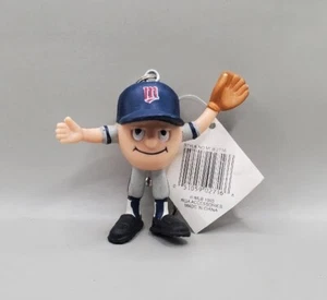 Vintage MLB Minnesota Twins 1993 Baseball Guy~ Bendy Clip On Keychain 3" tall - Picture 1 of 8