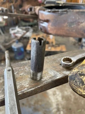 Buje trasero Buick 1928 tubo engrasador Foto 1 de 4