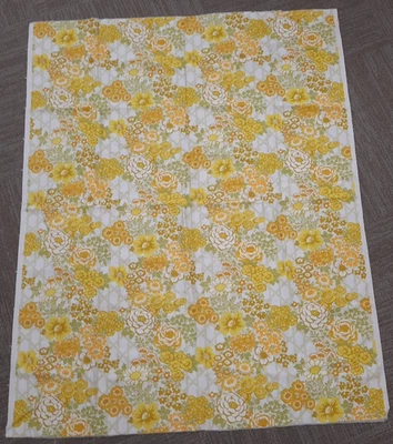 Tela decorativa tapicería floral amarilla tradicional años 60/70 48" x 60" de colección Foto 1 de 4