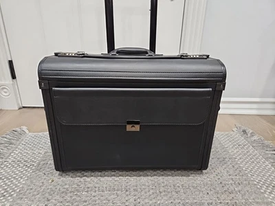 Alpine Swiss 19 轮式公文包 滚动箱 销售样品 飞行员律师公务员 — 第 1/4 张图片