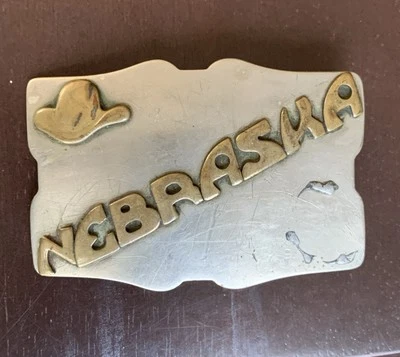 Hebilla de cinturón vintage de metal plateado níquel occidental vaquero de Nebraska, hecha en EE. UU.  Foto 1 de 4