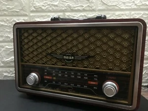 Classic style radio - Picture 1 of 6