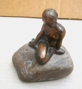 V519) Copenhagen Denmark souvenir bronze mermaid on stone rock figurine - Picture 1 of 4