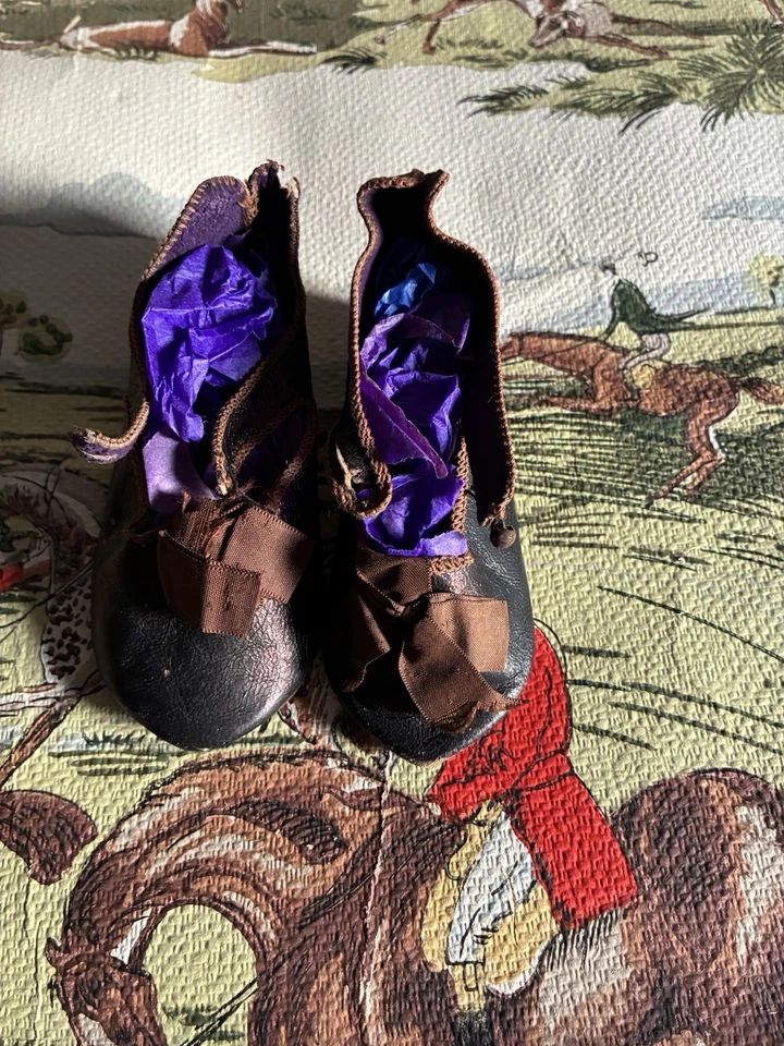 2 Chaussures de poupée Ancienne 1 Jumeau à l'Abeille 2  À La Mongolfiere T12 - Photo 1/4